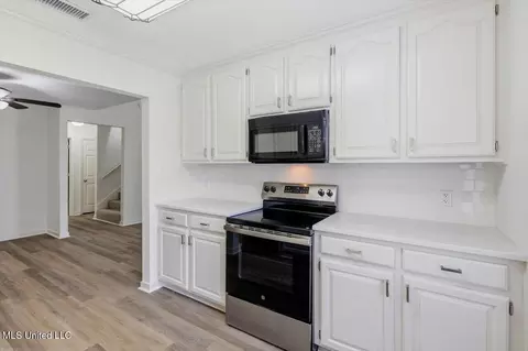 Kitchen - 3019 Willow Dr, Brandon, MS 39042 photo 2 of 3