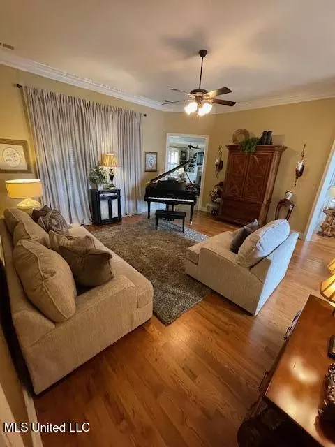 Living - 1448 S Notting Hl, Hernando, MS 38632 photo 1 of 4