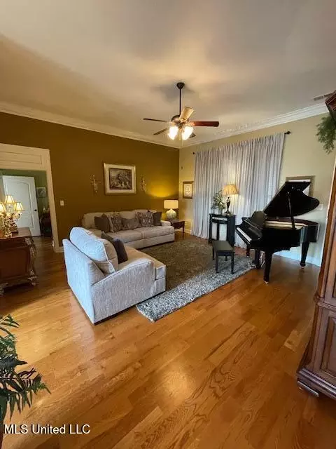 Living - 1448 S Notting Hl, Hernando, MS 38632 photo 2 of 4
