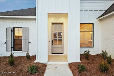 400 Aurora Cir, Canton, MS 39046