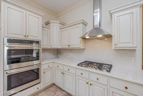 Kitchen - 158 Reunion Blvd, Madison, MS 39110 photo 2 of 4