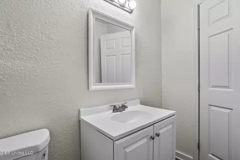 Bath - 615 Broadmoor Dr, Jackson, MS 39206 photo 3 of 3