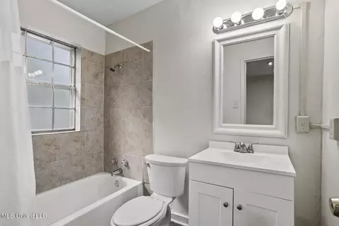 Bath - 615 Broadmoor Dr, Jackson, MS 39206 photo 1 of 3
