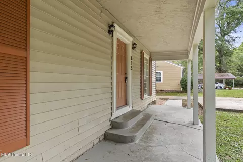 Exterior - 615 Broadmoor Dr, Jackson, MS 39206 photo 3 of 5