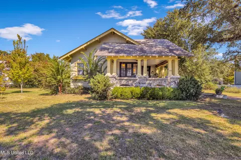119 Washington St, Bay Saint Louis, MS 39520