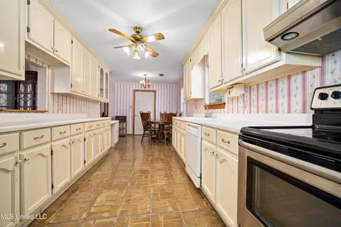 Entry Way - 14505 Wolf Ridge Rd, Moss Point, MS 39562 photo 1 of 2