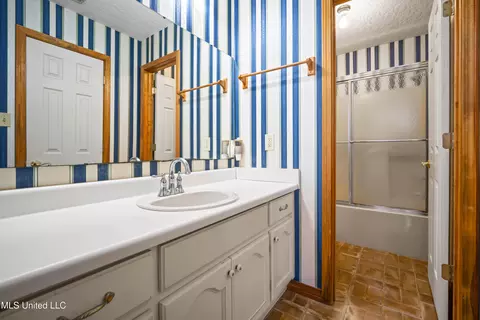 Bath - 14505 Wolf Ridge Rd, Moss Point, MS 39562 photo 2 of 2