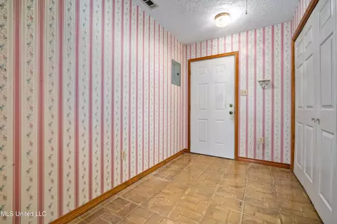 Entry Way - 14505 Wolf Ridge Rd, Moss Point, MS 39562 photo 2 of 2