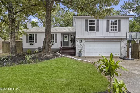 1501 Willowbend Dr, Gautier, MS 39553