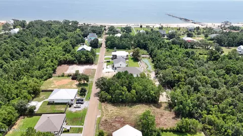 123 Lafitte Dr, Waveland, MS 39576