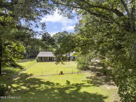 18899 Midway Rd, Terry, MS 39170