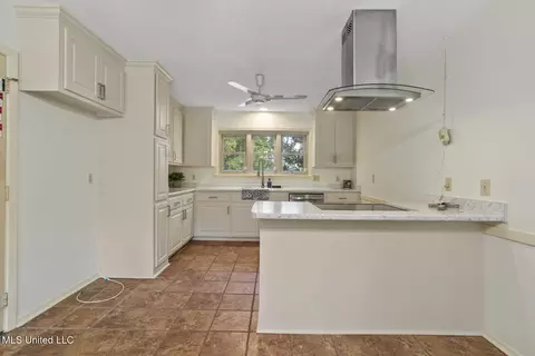 Kitchen - 18899 Midway Rd, Terry, MS 39170 photo 2 of 5