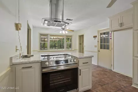 Kitchen - 18899 Midway Rd, Terry, MS 39170 photo 5 of 5