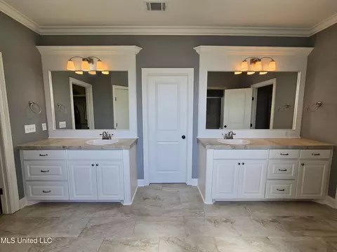 Bath - 106 Trailbridge Way, Canton, MS 39046 photo 3 of 3