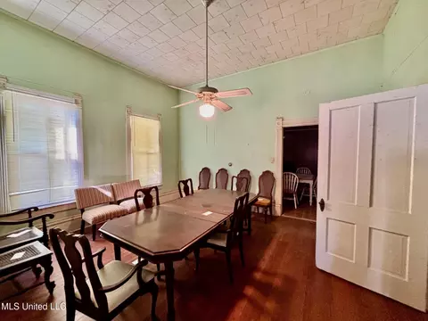 Dining - 412 S 4th St, Mccomb, MS 39648 photo 1 of 2