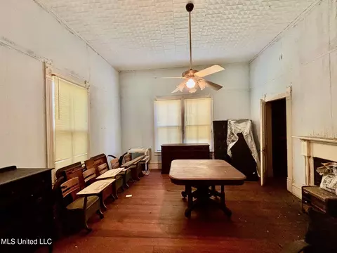 Dining - 412 S 4th St, Mccomb, MS 39648 photo 2 of 2