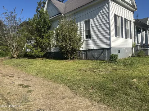 Exterior - 412 S 4th St, Mccomb, MS 39648 photo 3 of 4