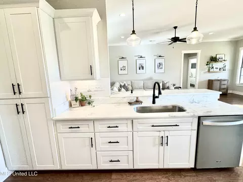 Kitchen - 2098 E Watson Vw, Nesbit, MS 38651 photo 2 of 2