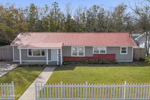 534 Saint John St, Bay Saint Louis, MS 39520
