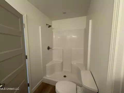 Bath - 118 Albert Davis Rd, Lucedale, MS 39452 photo 2 of 3