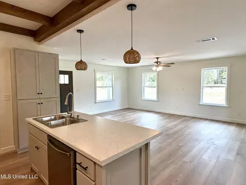 Kitchen - 118 Albert Davis Rd, Lucedale, MS 39452 photo 2 of 4
