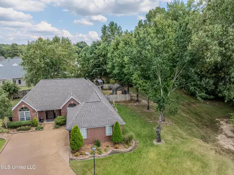 6394 Renee Dr, Olive Branch, MS 38654