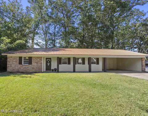 908 Live Oak Dr, Clinton, MS 39056