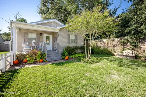 443 Bills Ave, Ocean Springs, MS 39564