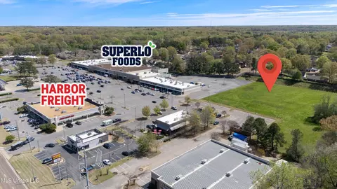 38 E Goodman Rd, Southaven, MS 38671