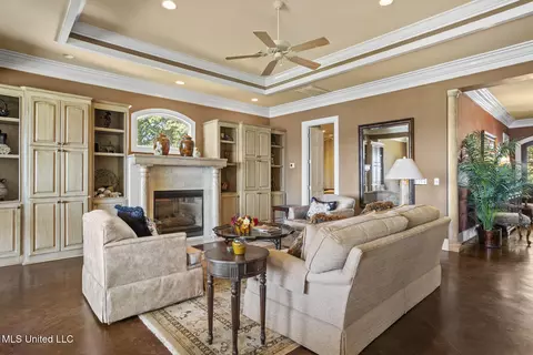 Living - 106 Colony Crown, Brandon, MS 39047 photo 4 of 6