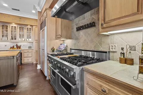 Kitchen - 106 Colony Crown, Brandon, MS 39047 photo 3 of 5