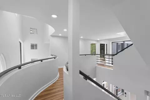 Entry Way - 2426 Eastover Dr, Jackson, MS 39211 photo 5 of 7