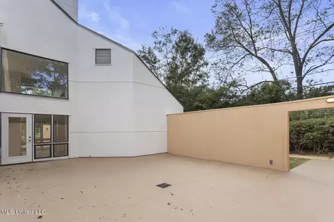 Exterior - 2426 Eastover Dr, Jackson, MS 39211 photo 11 of 12