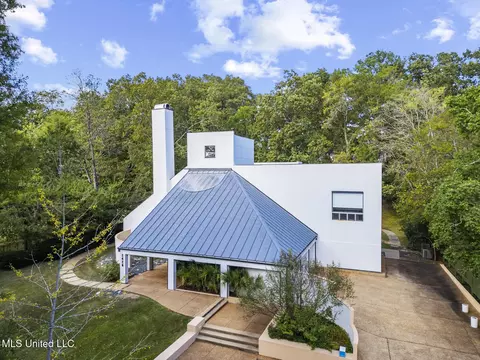 2426 Eastover Dr, Jackson, MS 39211