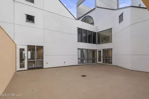 Exterior - 2426 Eastover Dr, Jackson, MS 39211 photo 10 of 12