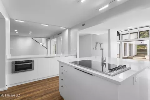 Kitchen - 2426 Eastover Dr, Jackson, MS 39211 photo 5 of 7
