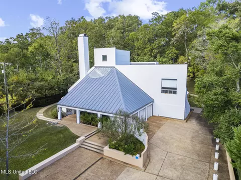 Exterior - 2426 Eastover Dr, Jackson, MS 39211 photo 1 of 12
