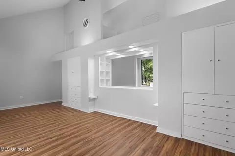 Living - 2426 Eastover Dr, Jackson, MS 39211 photo 8 of 8