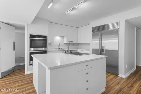 Kitchen - 2426 Eastover Dr, Jackson, MS 39211 photo 2 of 7