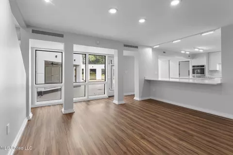 Living - 2426 Eastover Dr, Jackson, MS 39211 photo 6 of 8