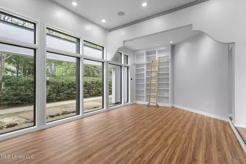 Living - 2426 Eastover Dr, Jackson, MS 39211 photo 3 of 8