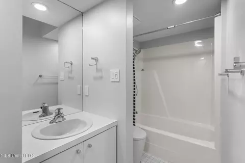 Bath - 2426 Eastover Dr, Jackson, MS 39211 photo 10 of 10