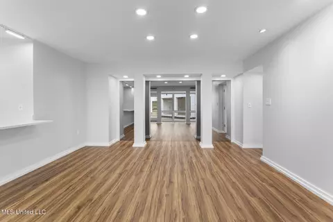 Living - 2426 Eastover Dr, Jackson, MS 39211 photo 5 of 8