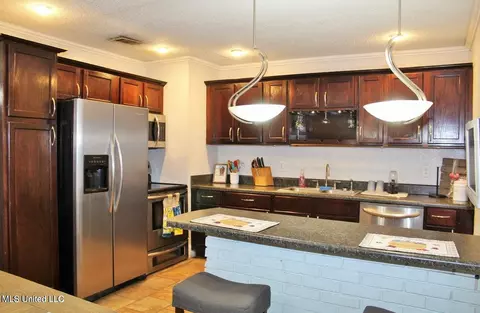 Kitchen - 9808 Briarcliff Dr, Moss Point, MS 39562 photo 1 of 3