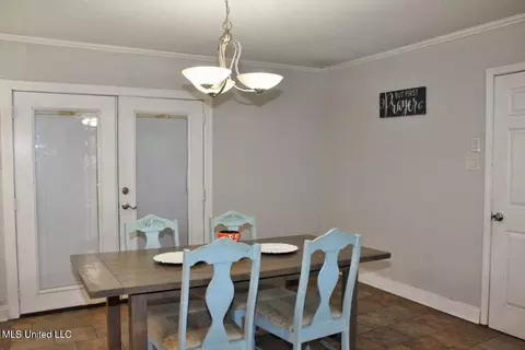 Dining - 9808 Briarcliff Dr, Moss Point, MS 39562 photo 2 of 3