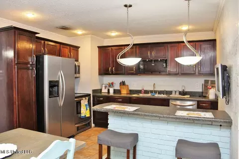 Kitchen - 9808 Briarcliff Dr, Moss Point, MS 39562 photo 2 of 3