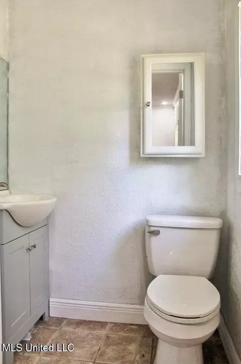 Bath - 9808 Briarcliff Dr, Moss Point, MS 39562 photo 3 of 3