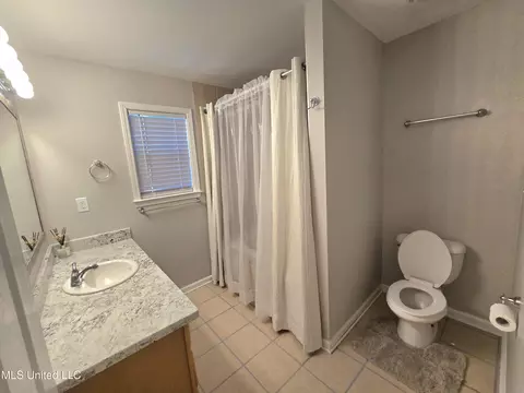 Bath - 84144 Lola Dr, Diamondhead, MS 39525 photo 2 of 5