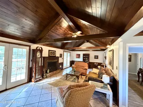 Living - 149 Stonegate Dr, Madison, MS 39110 photo 1 of 2