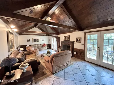 Living - 149 Stonegate Dr, Madison, MS 39110 photo 2 of 2